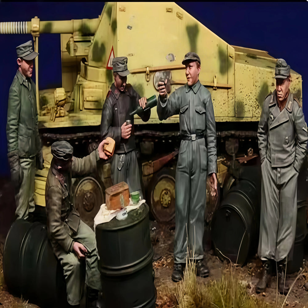 1/35 WWII German Motorized Crew, 8 Figures, Resin Model Figure Kit, Unassembled and Unpainted