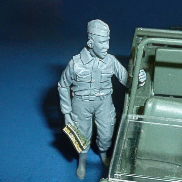 1/35 WWII Military Aviator, Resin Model Figure Kit, Unassembled and Unpainted