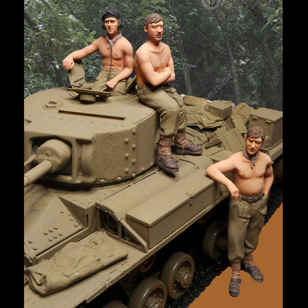 1/35 WWII Soviet Tank Crew Resting, 3 Figures, Resin Model Figure Kit, Unassembled and Unpainted