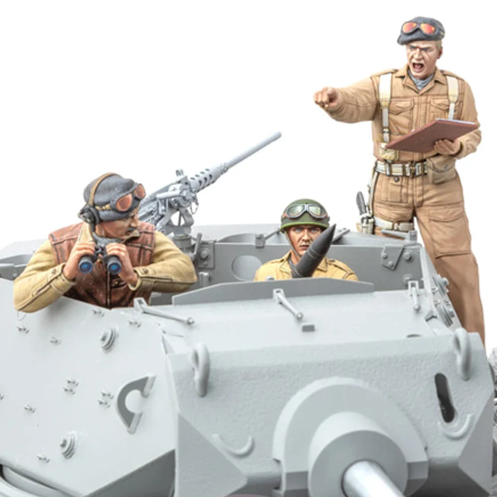 1/16 WWII British Tank Commander Pointing with Crew, 7 Figures, Resin Model Figure Kit, Unassembled and Unpainted
