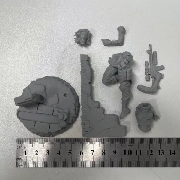 1/24 Wasteland Queen Female Warrior, Resin Model Figure Kit, Fantasy Theme, Unassembled and Unpainted