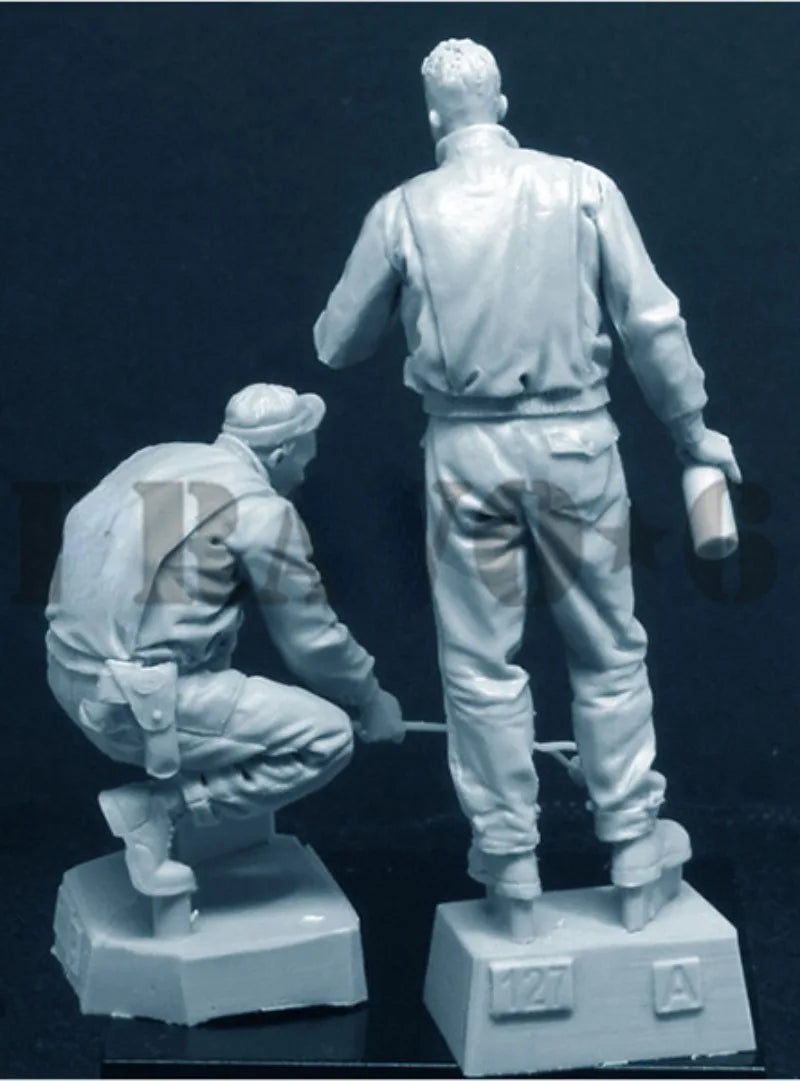 1/35 WWII US Soldiers Field Barbecue, 2 Figures, Resin Model Diorama Kit, Unassembled and Unpainted
