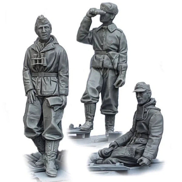 1/35 Cold War Soviet Tank Crew with Commander in Greatcoat, 3 Figures, Resin Model Figure Kit, Unassembled and Unpainted