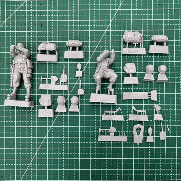 1/35 WWII US Army Airborne Officers, 2 Figures, Resin Model Figure Kit, Unassembled and Unpainted