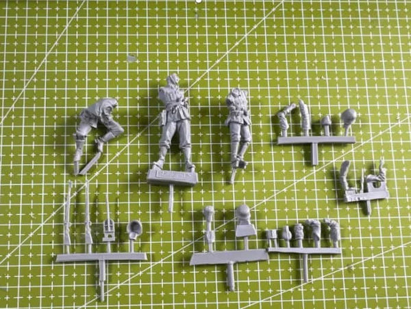 1/35 WWII German Soldiers Squad, 3 Figures, Resin Model Figure Kit, Unassembled and Unpainted