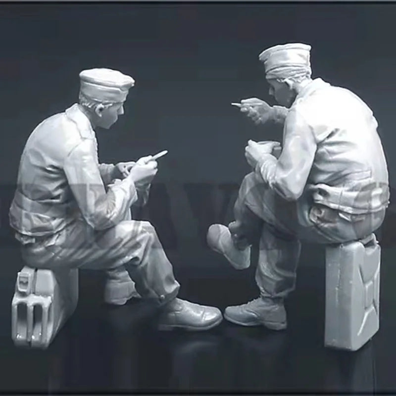 1/35 WWII German Soldiers Resting in Splinter Camouflage, 5 Figures, Resin Model Figure Kit, Unassembled and Unpainted