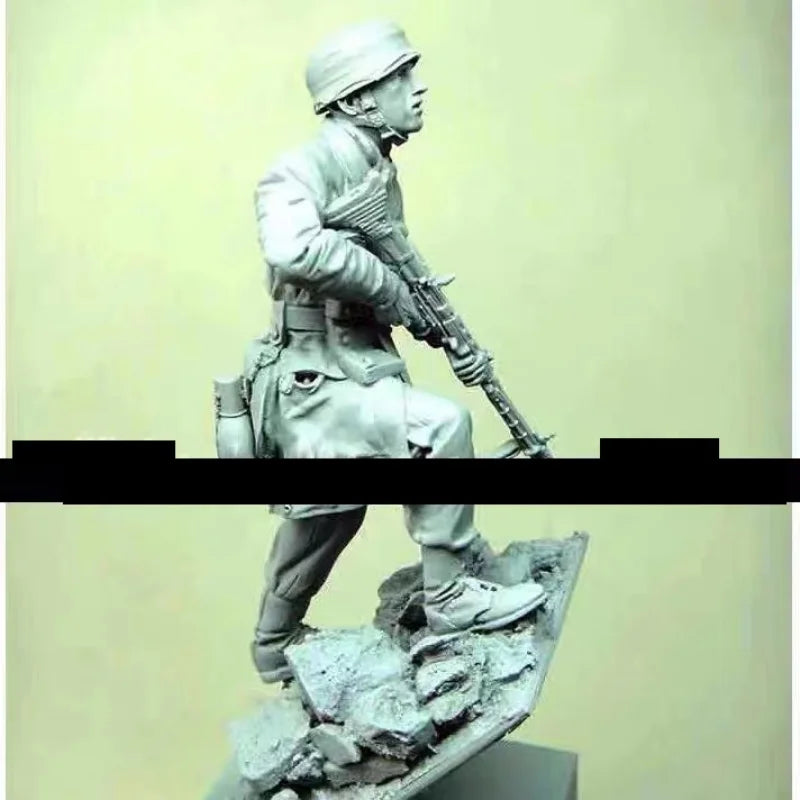 1/16 WWII Soldier with Rifle, Resin Model Figure Kit, Unassembled and Unpainted