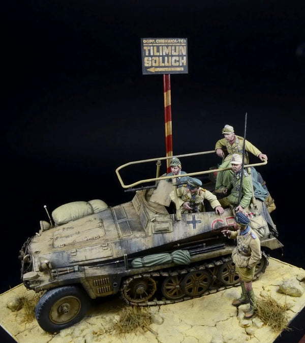 1/35 WWII German Infantry Dismounting Half-Track, 5 Figures, Resin Model Figure Kit, Unassembled and Unpainted