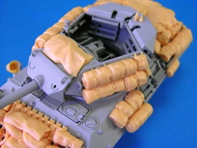 1/48 Cold War Soviet Armored Personnel Carrier, Resin Model Vehicle Kit, Unassembled and Unpainted