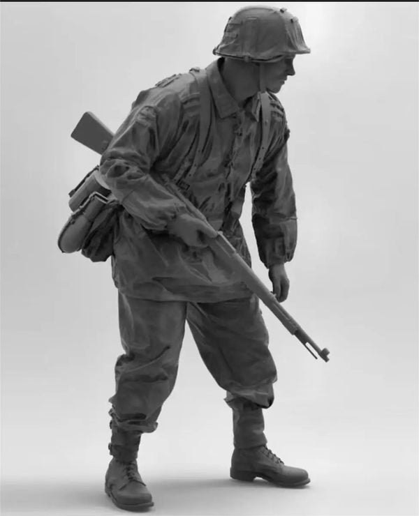 1/16 WWII German Rifleman Advancing with Rifle, Resin Model Figure Kit, Unassembled and Unpainted