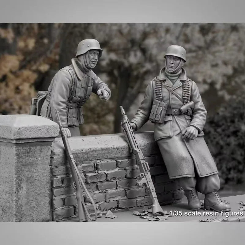 1/35 WWII German Infantry Assaulting Ruins, 2 Figures, Resin Model Figure Kit, Unassembled and Unpainted