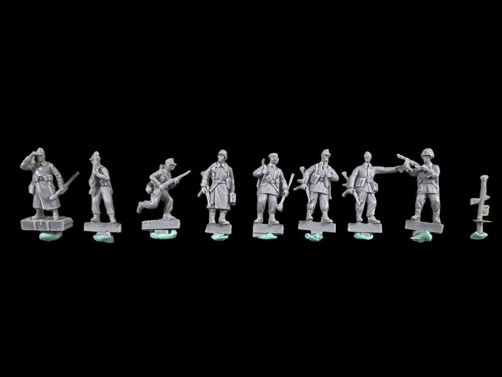 1/72 WWII German Infantry Squad with Rifles, 8 Figures, Resin Model Figure Kit, Military Theme, Unassembled and Unpainted