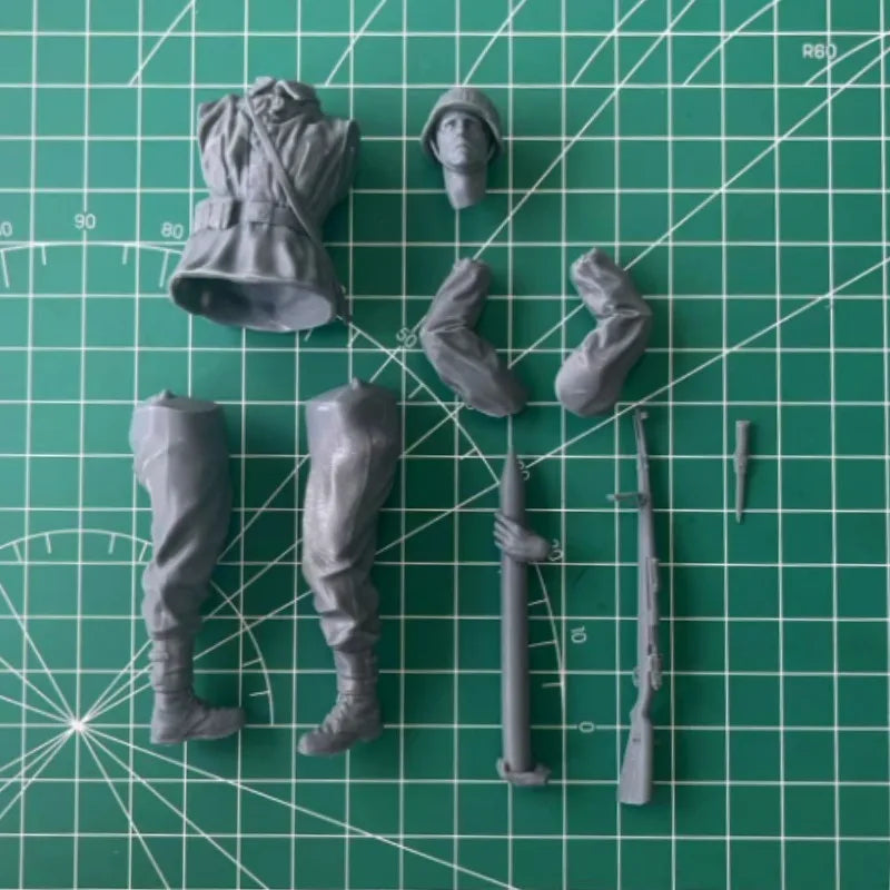 1/16 WWII German Artillery Loader, Resin Model Figure Kit, Unassembled and Unpainted