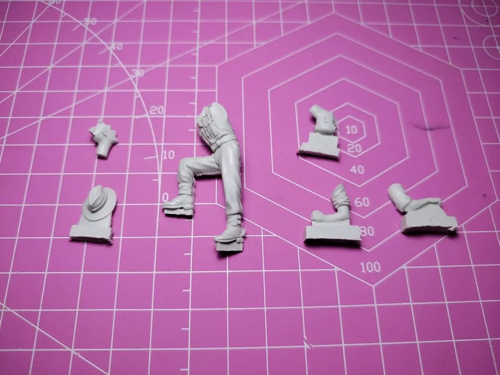 1/35 WWII Australian Tank Crewman, Resin Model Figure Kit, Unassembled and Unpainted