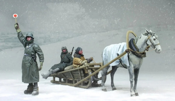 1/35 WWII Russian Sledge and Soldiers, 5 Figures, Resin Model Diorama Kit, Unassembled and Unpainted