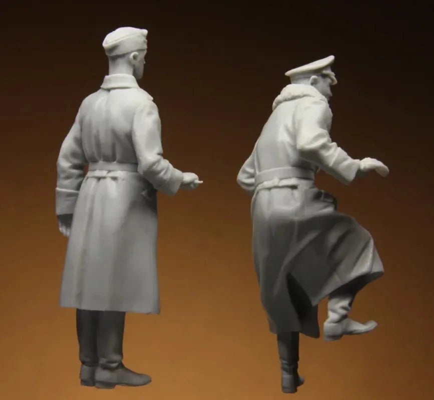 1/35 WWII German General and Driver, 2 Figures, Resin Model Figure Kit, Unassembled and Unpainted