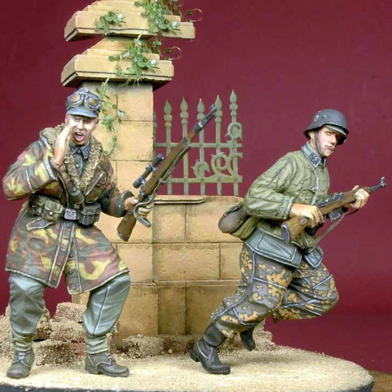 1/35 WWI British Infantry Attacking with Rifles and Grenades, 2 Figures, Resin Model Figure Kit, Unassembled and Unpainted