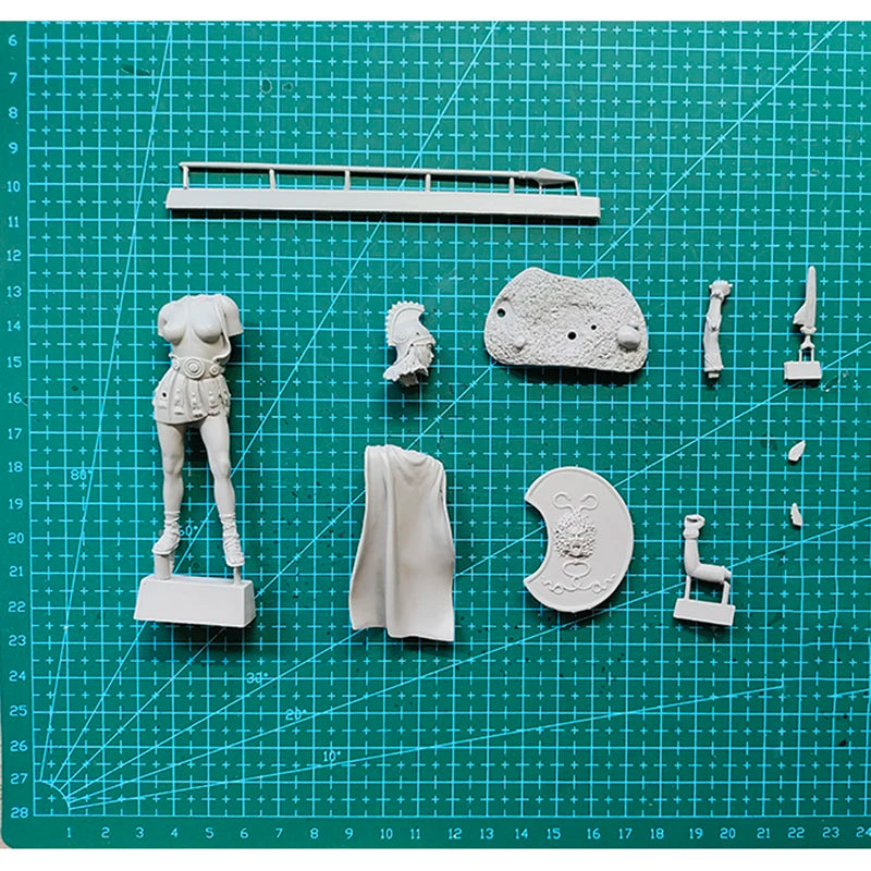 1/24 Amazonian Warrior with Crested Helm, Resin Model Figure Kit, Fantasy Theme, Unassembled and Unpainted