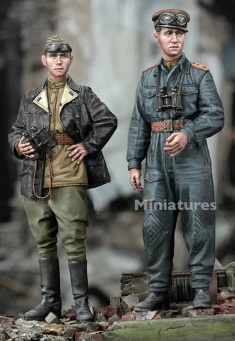 1/35 Cold War Soviet Tank Officers, 2 Figures, Resin Model Figure Kit, Unassembled and Unpainted