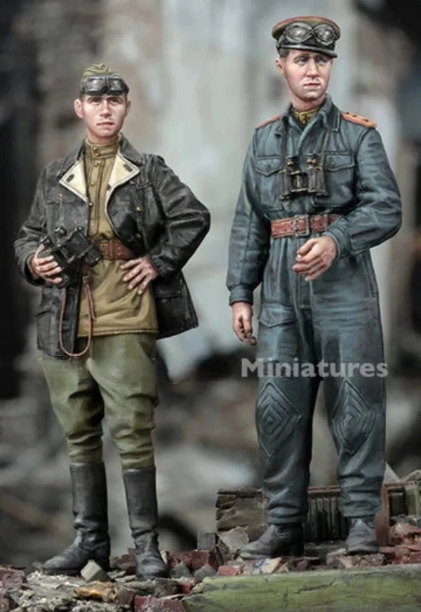 1/35 Cold War Soviet Tank Officers, 2 Figures, Resin Model Figure Kit, Unassembled and Unpainted
