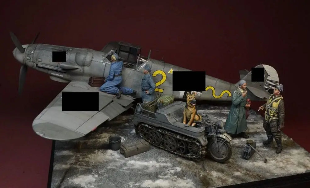 1/35 WWII Airfield, 8 Figures, Resin Model Diorama Kit, Unassembled and Unpainted