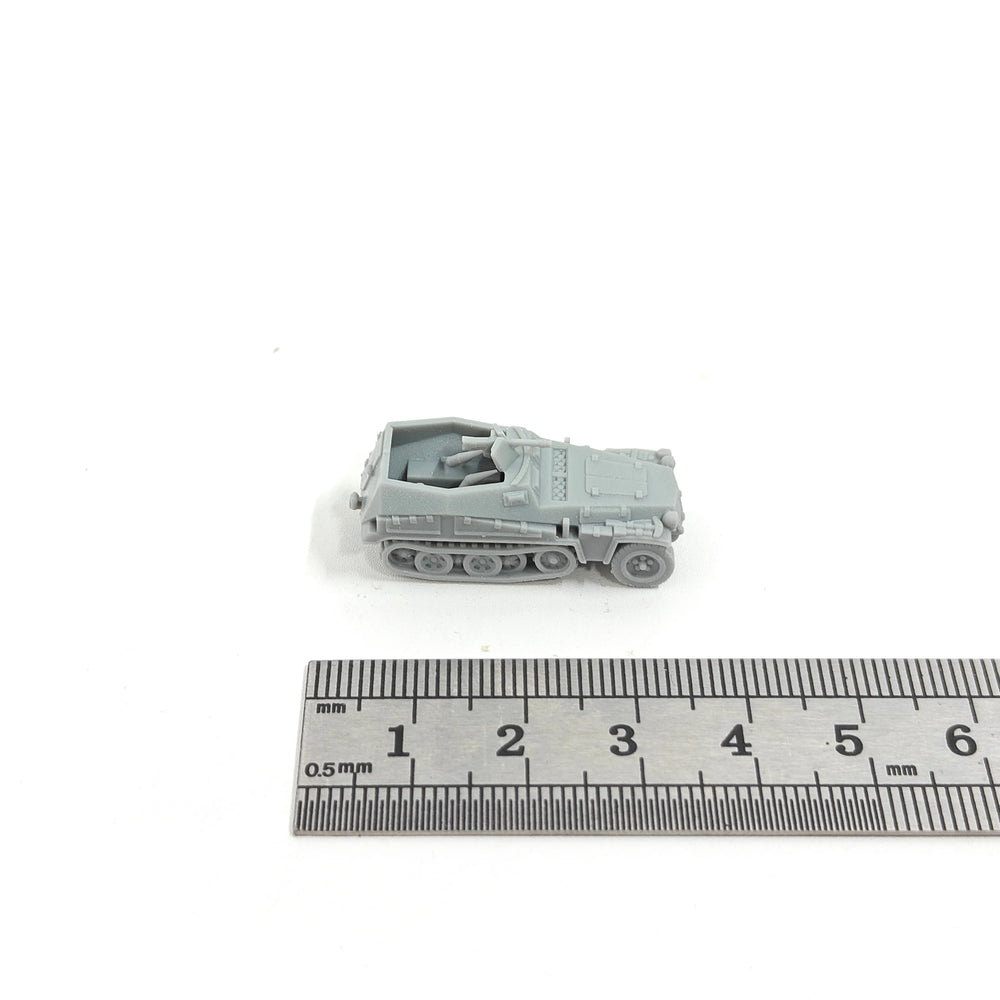 1/144 WWII Sd.Kfz.250/1 Armored Half-Track, Resin Model Vehicle Kit, Unassembled and Unpainted