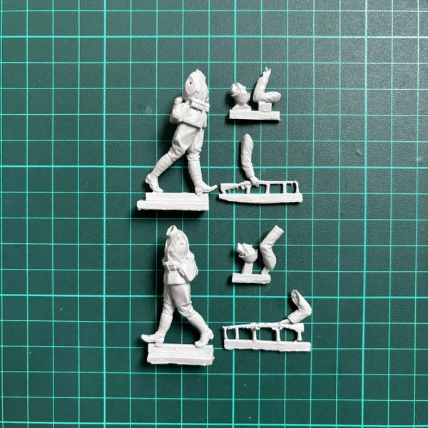 1/35 WWII Dutch Infantry Soldiers, 4 Figures, Resin Model Figure Kit, Unassembled and Unpainted