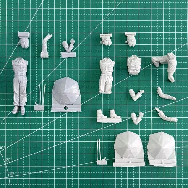 1/35 WWII German Tank Crew at Rest, 3 Figures, Resin Model Figure Kit, Unassembled and Unpainted