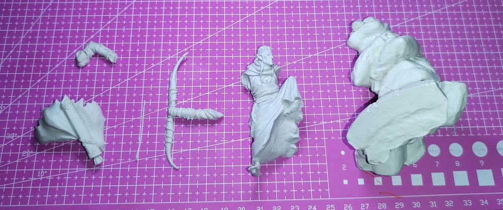 1/24 Warriors with Ornate Armor, 4 Figures, Resin Model Figure Kit, Fantasy Theme, Unassembled and Unpainted