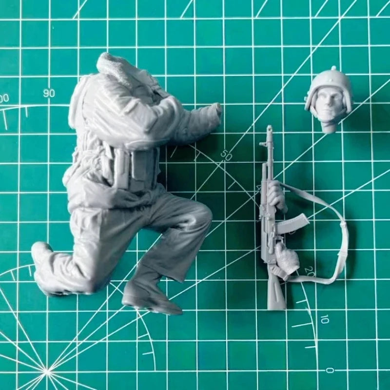 1/16 Modern Russian Interior Troops with Tactical Body Armor, 11 Figures, Resin Model Figure Kit, Unassembled and Unpainted