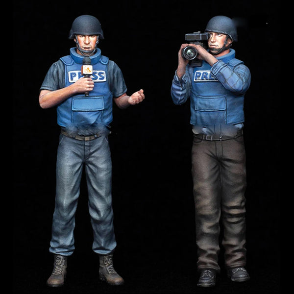 1/35 Modern Journalist Team, 2 Figures, Resin Model Figure Kit, Unassembled and Unpainted