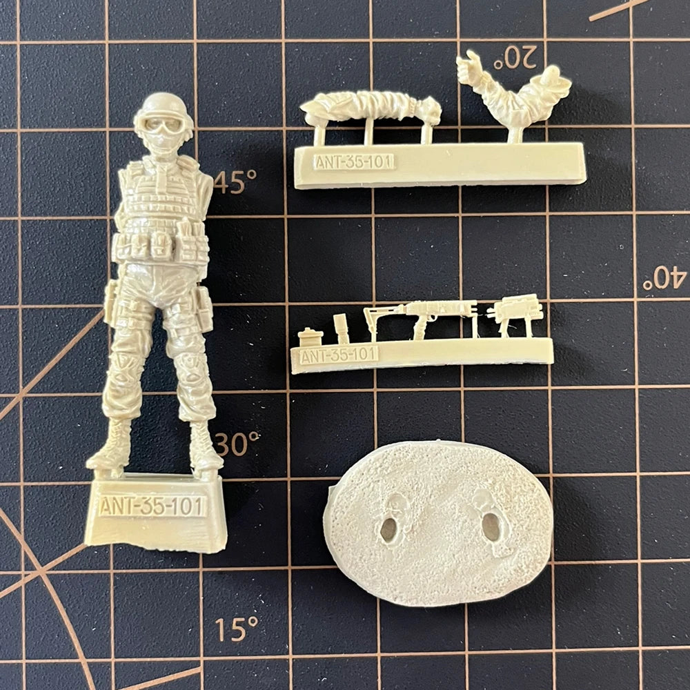 1/35 Modern Tactical Infantry with Signaler, Resin Model Figure Kit, Unassembled and Unpainted