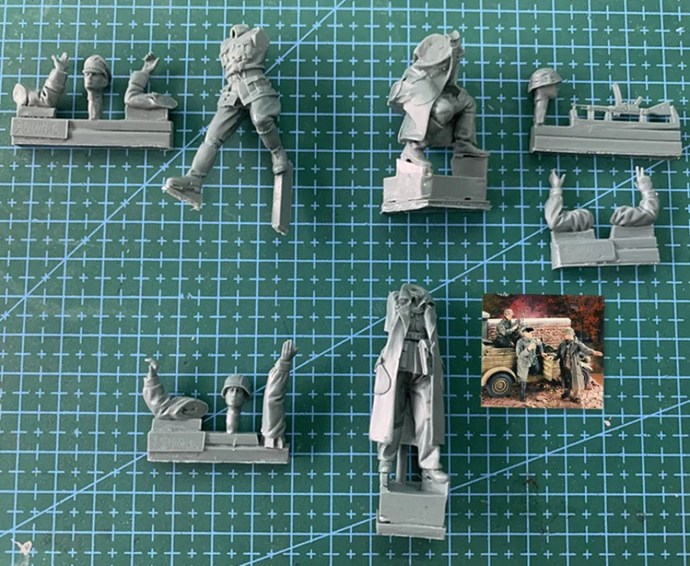 1/35 WWI Officers with Advancing Infantry, 6 Figures, Resin Model Figure Kit, Unassembled and Unpainted