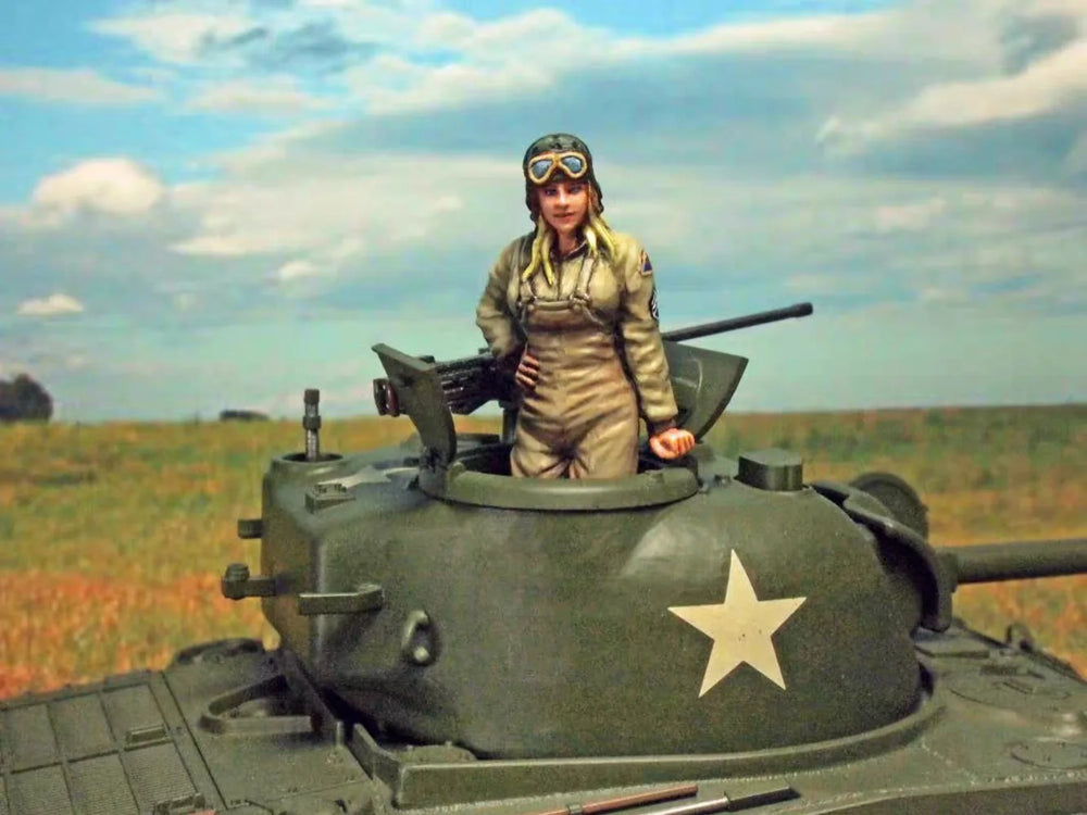 1/35 WWII US Female Tank Crew, Resin Model Figure Kit, Unassembled and Unpainted