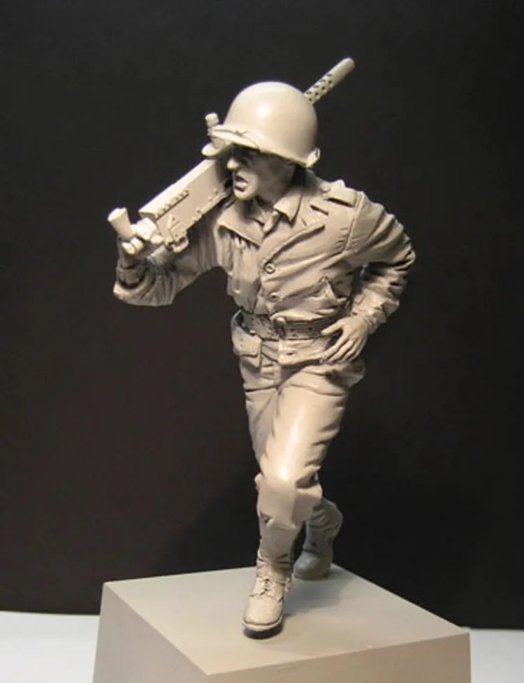 1/16 WWI German Infantryman Charging with Bayonet, Resin Model Figure Kit, Unassembled and Unpainted