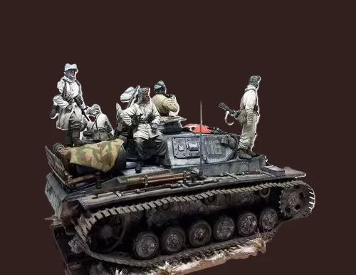 1/35 WWII German Armored Vehicle Crew, 6 Figures, Resin Model Figure Kit, Unassembled and Unpainted
