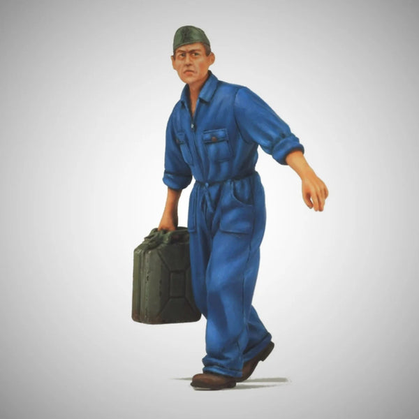 1/35 Cold War Soviet Mechanic with Toolbox, Resin Model Figure Kit, Unassembled and Unpainted