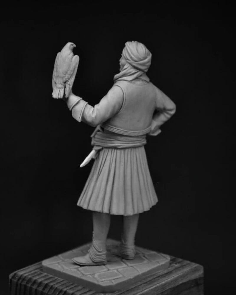 1/24 Ancient Hunter with Falcon, Resin Model Figure Kit, Unassembled and Unpainted
