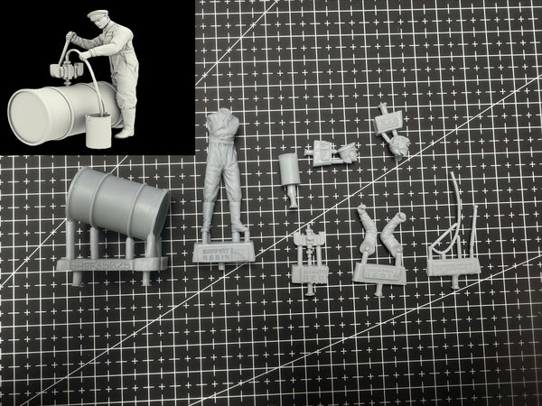 1/35 WWII German Soldier with Lantern, Resin Model Figure Kit, Unassembled and Unpainted