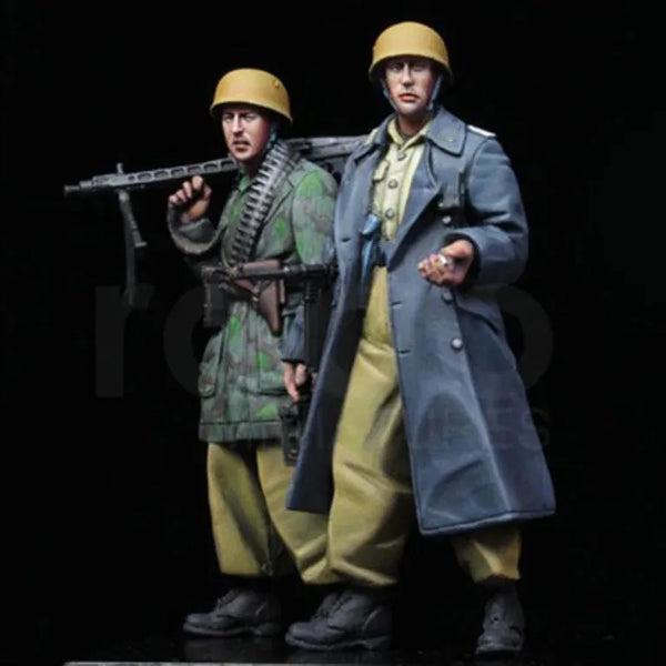 1/35 WWII German Officer and MG42 Gunner in Overcoat, 2 Figures, Resin Model Figure Kit, Unassembled and Unpainted