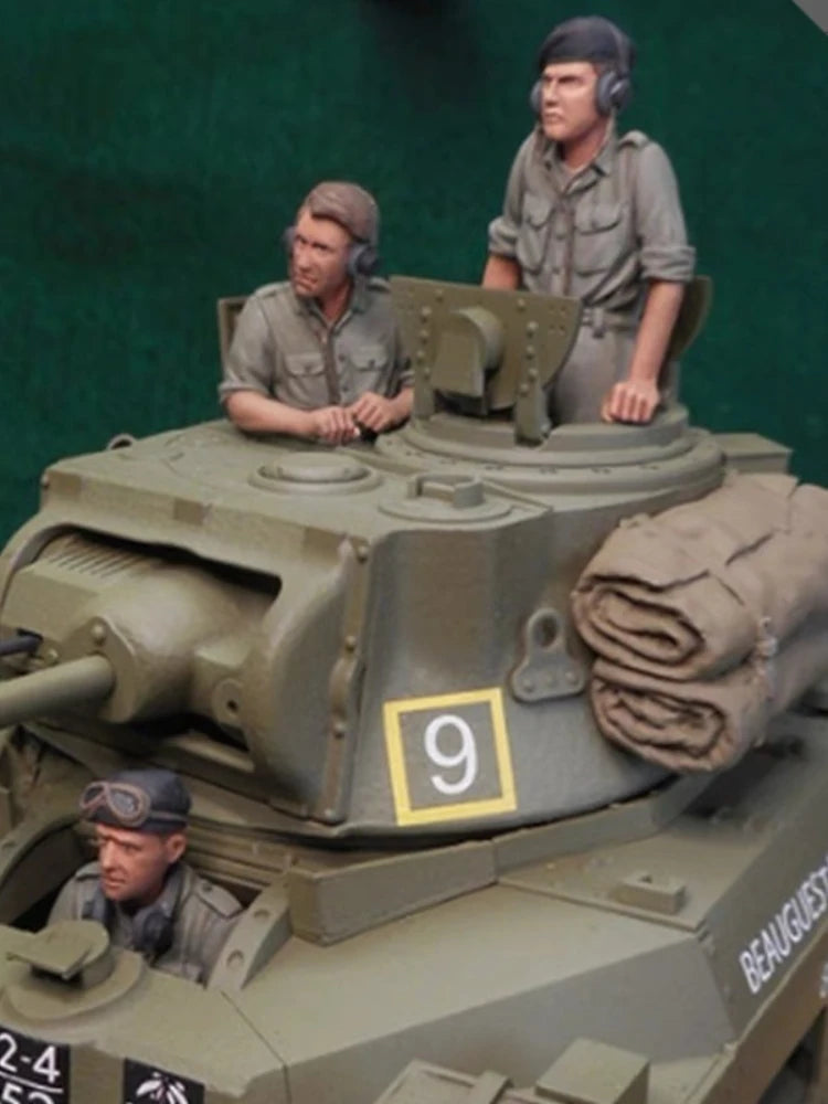 1/35 WWII Australian Tank Crew Varied Positions, 3 Figures, Resin Model Figure Kit, Unassembled and Unpainted