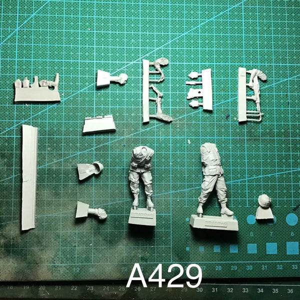 1/35 Vietnam War US Marine Corps Soldiers, 2 Figures, Resin Model Figure Kit, Unassembled and Unpainted