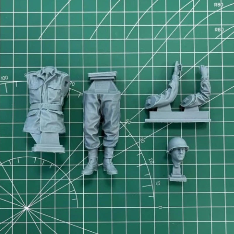 1/16 WWII Allied US M8 Armored Vehicle Crew, 4 Figures, Resin Model Figure Kit, Unassembled and Unpainted