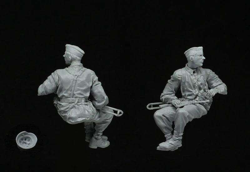 1/35 WWI German Infantry Seated Observing, 2 Figures, Resin Model Figure Kit, Unassembled and Unpainted