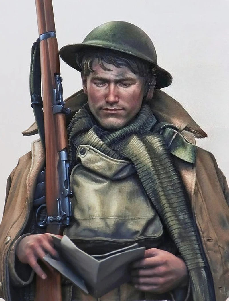 1/10 WWI British Soldier Reading Letter, Resin Model Bust Kit, Unassembled and Unpainted