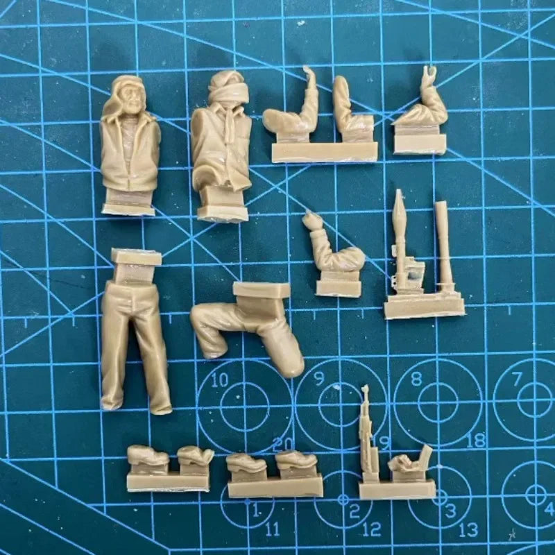 1/35 Modern Middle East Militia Soldiers, 2 Figures, Resin Model Figure Kit, Unassembled and Unpainted