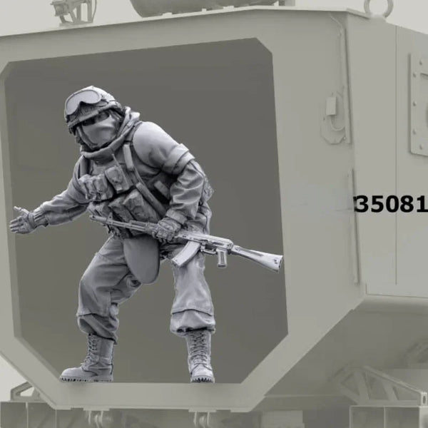 1/35 Modern Russian Soldier with Heavy Tactical Load, Resin Model Figure Kit, Unassembled and Unpainted