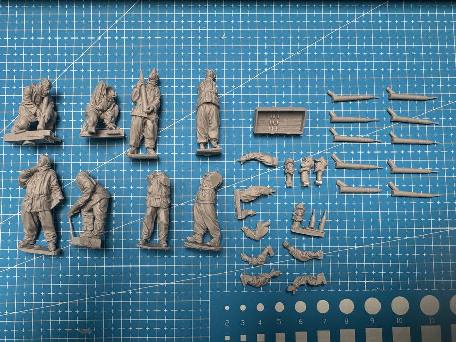 WWII German Tank Fuel Resupply Crew Diorama 1/35 Resin Figure Kit - resin model view 2