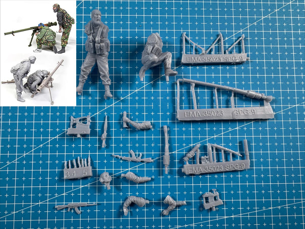 1/35 Modern Military Operators, 2 Figures, Resin Model Figure Kit, Unassembled and Unpainted