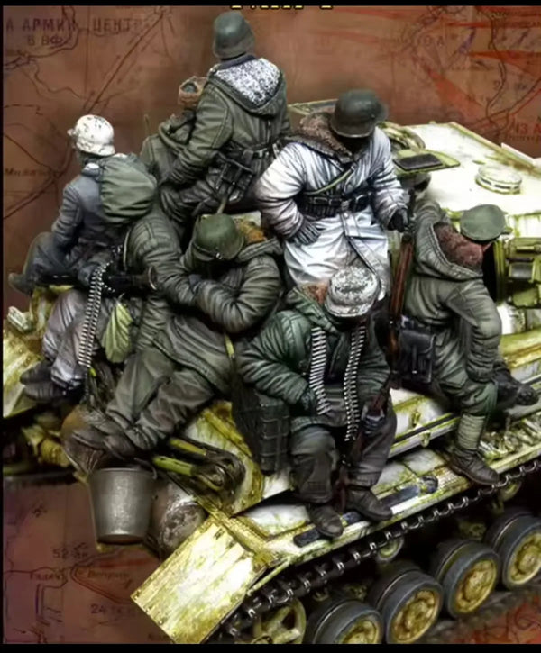 1/35 Modern Tactical Soldiers with Combat Gear, 8 Figures, Resin Model Figure Kit, Unassembled and Unpainted